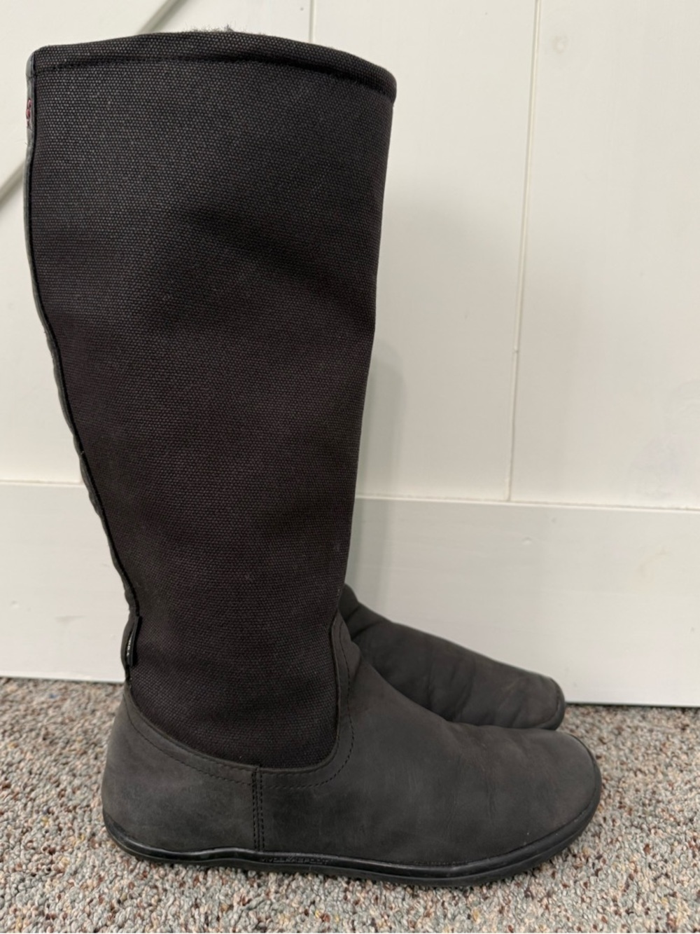 Black vivobarefoot Ryder boot - EU 37